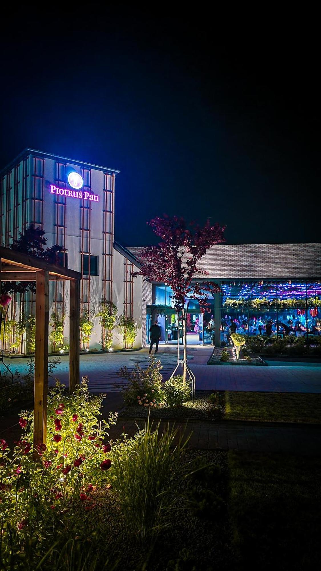 Piotrus Pan Hotel Brzesko Exterior photo