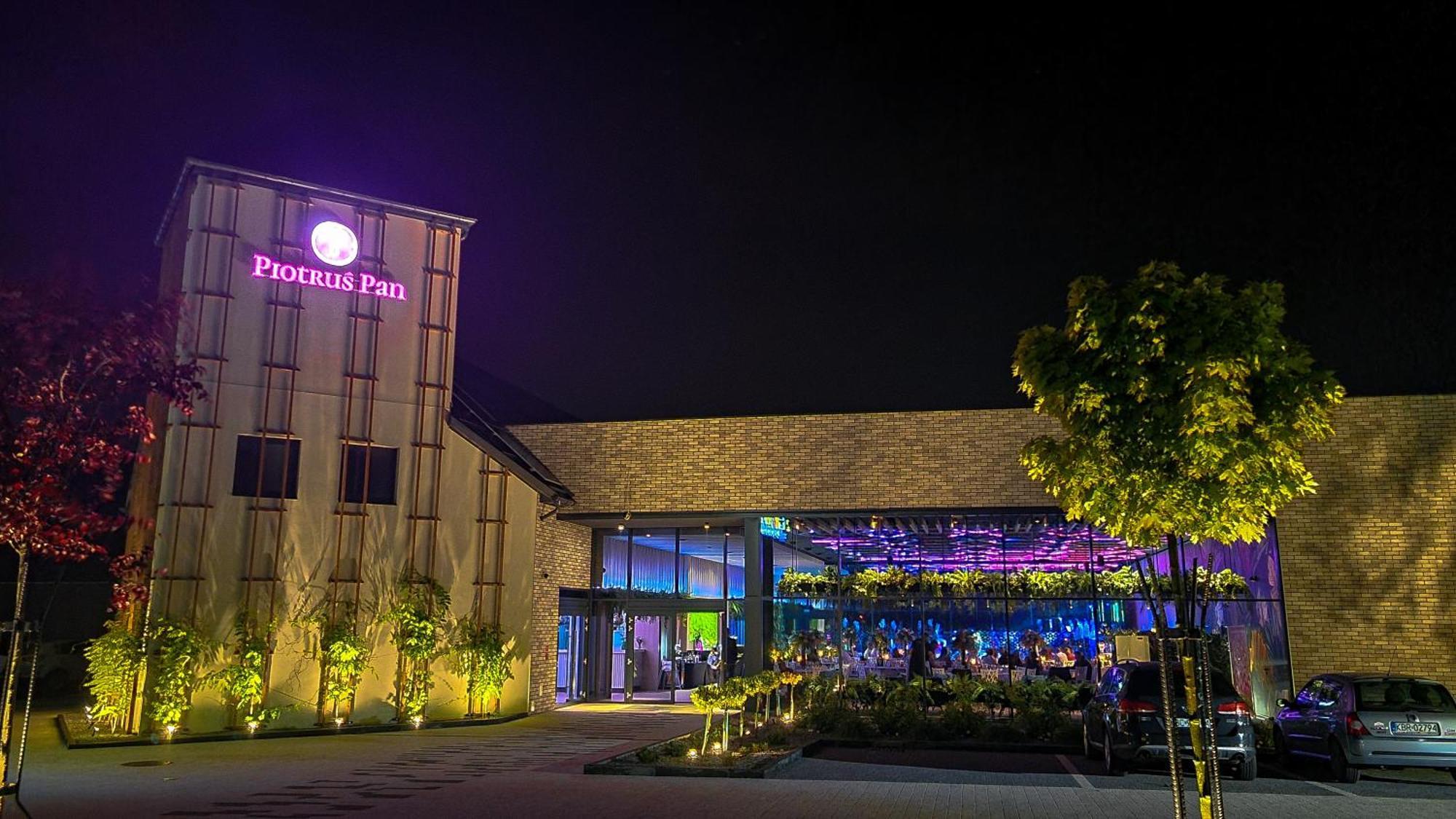 Piotrus Pan Hotel Brzesko Exterior photo